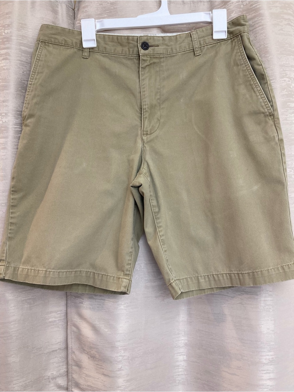 Dockers Khaki Chino Flat Front Shorts with pockets size 34”
